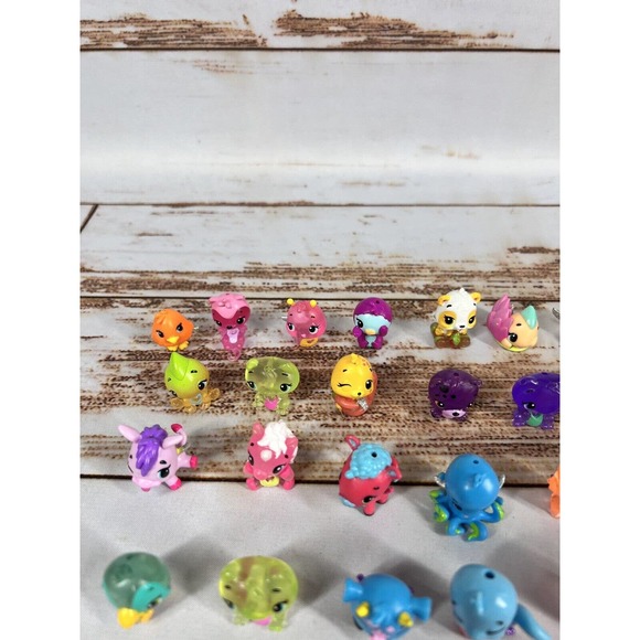 Hatchimals lot of 52 Colleggtibles Collectible Figures - Picture 7 of 7